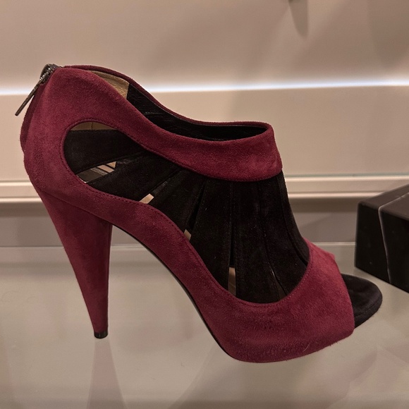 DIOR Caged Suede Peep Toe Bootie in Black and Magenta, Size 39 EU - Picture 1 of 5